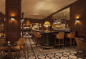 2 bars/lounges, lobby lounge