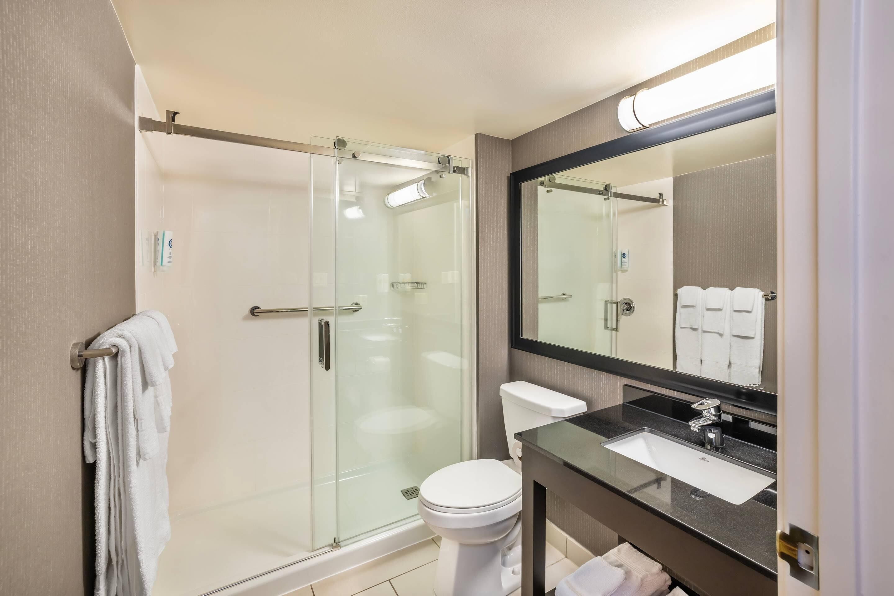 Room, 1 Katil Raja (King), Non Smoking (Upper Floor, Stair Access Only) | Peralatan tempat tidur premium, tilam berlapik, meja 