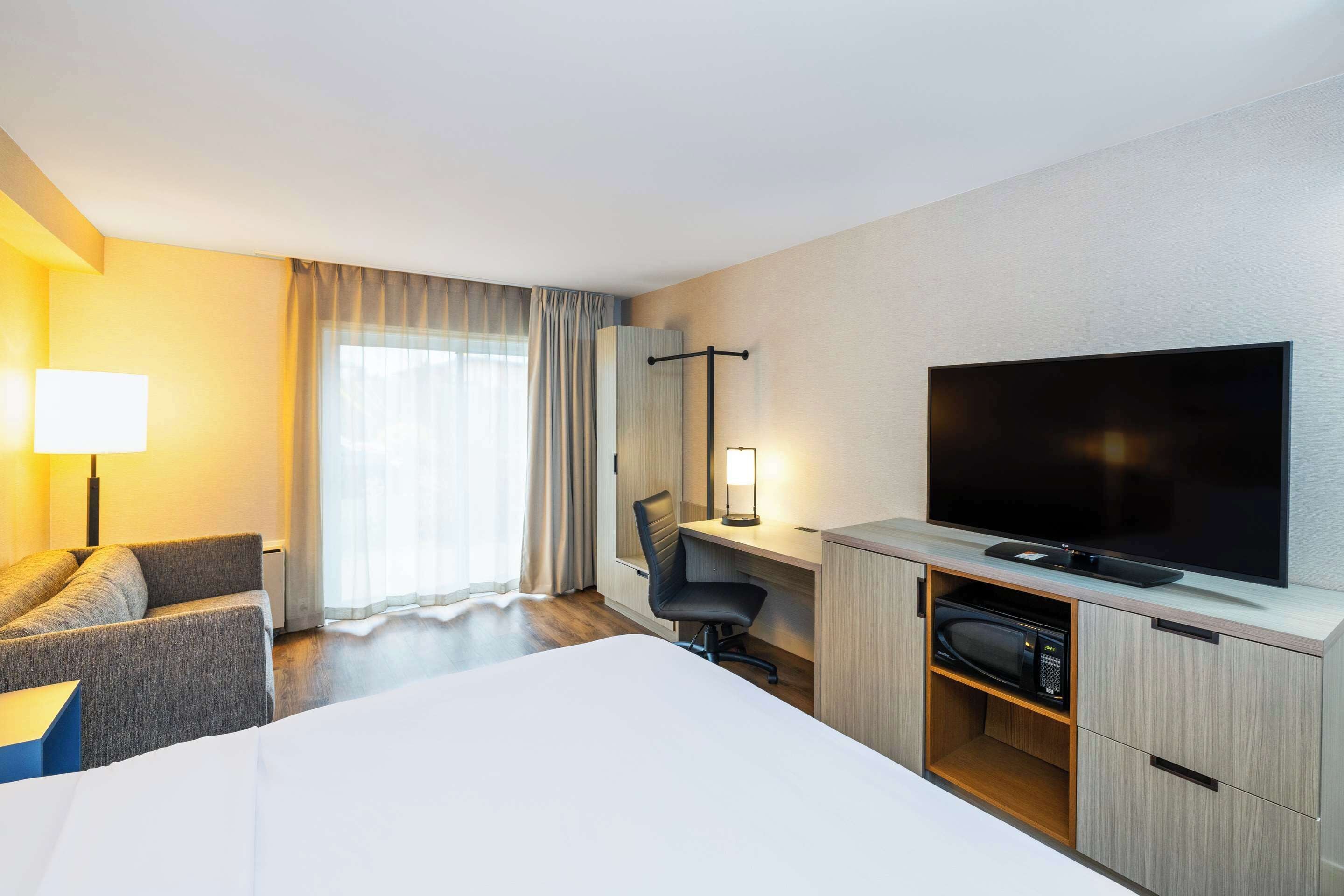 premium bedding, pillow-top beds, desk, blackout curtains