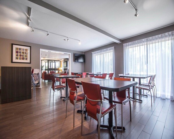 Free full breakfast  - Comfort Inn Moncton East (Moncton)