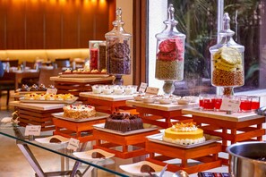 Café da manhã com buffet todos os dias mediante uma taxa