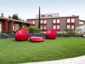 Outdoor pool, pool loungers