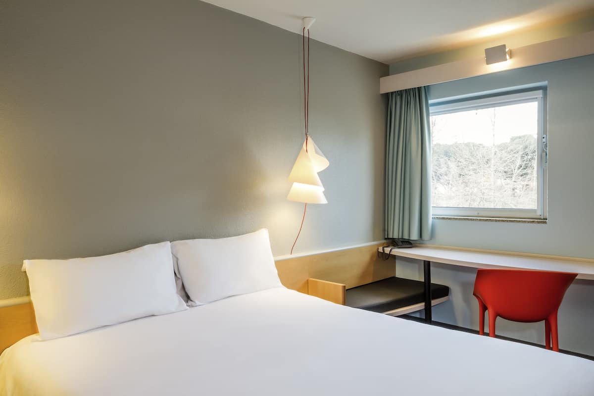 Standard Double Room, 1 Double Bed | Premium bedding, desk, soundproofing, free WiFi