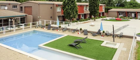 Outdoor pool, pool loungers