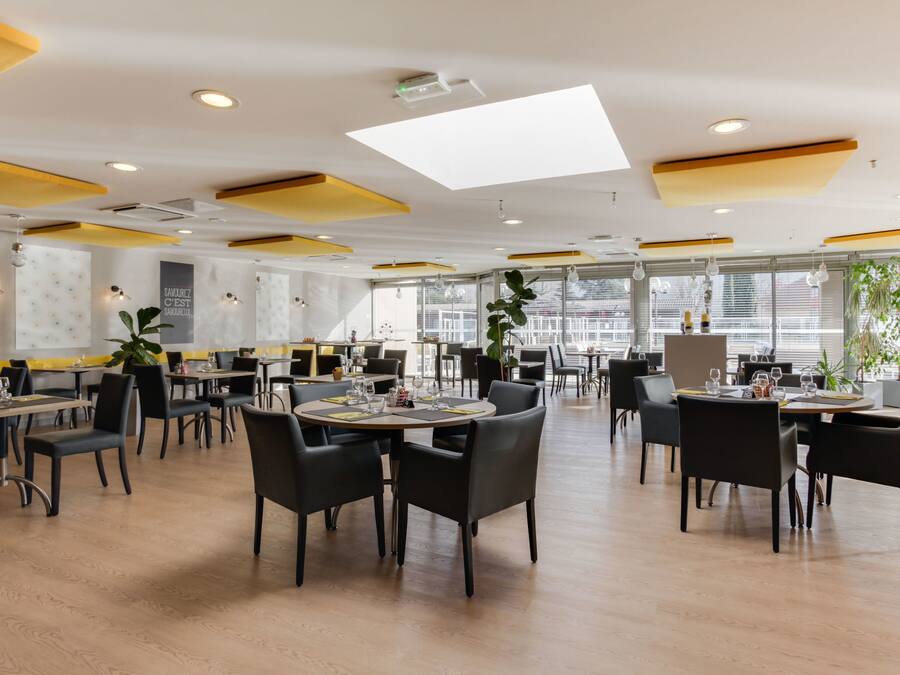 Lunch, dinner served; international cuisine, pool views