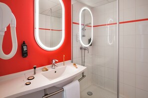 Superior Room, 1 Double Bed, Accessible, Terrace | Bathroom - ibis Montelimar Nord (Saulce-sur-Rhone)