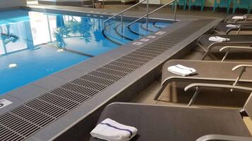 Alberca techada y alberca climatizada