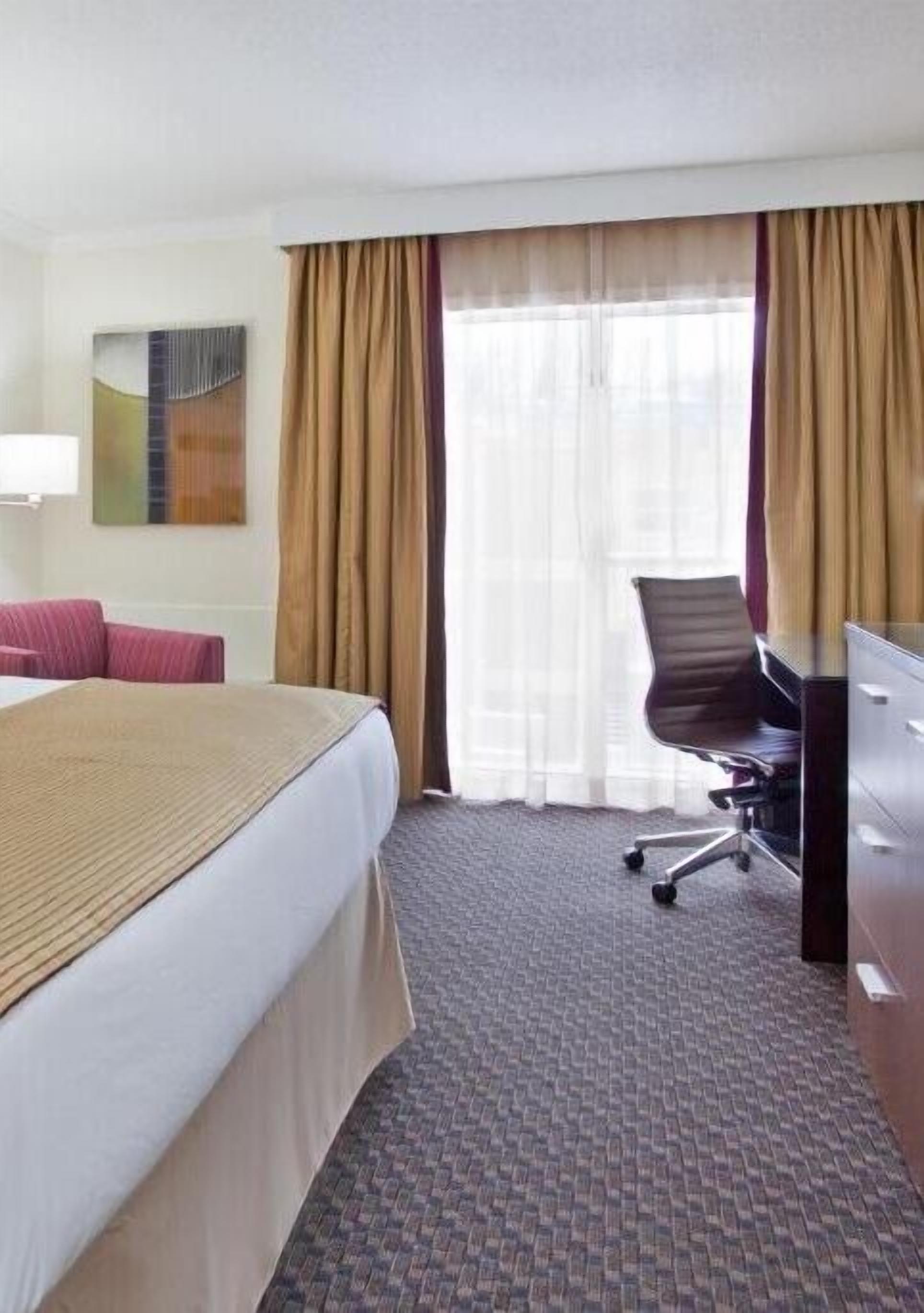 高級寢具、書桌、遮光窗簾/窗簾、隔音