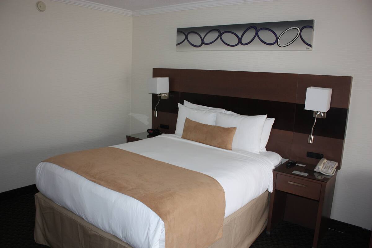 Premium bedding, desk, blackout drapes, soundproofing