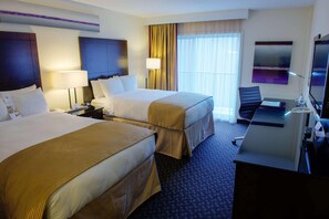 Premium bedding, desk, blackout curtains, soundproofing - Radisson Hotel Sudbury (Sudbury)
