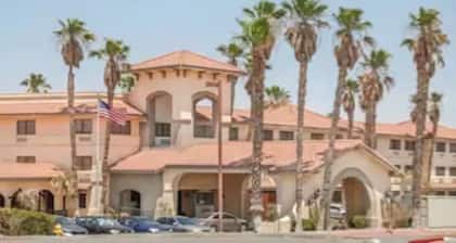 Ramada by Wyndham Barstow