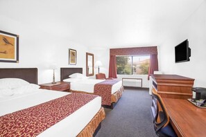 Habitación, 2 camas de matrimonio, no fumadores | Caja fuerte, escritorio, espacio para trabajar con un portátil