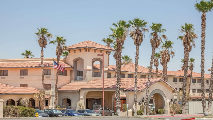 Ramada by Wyndham Barstow