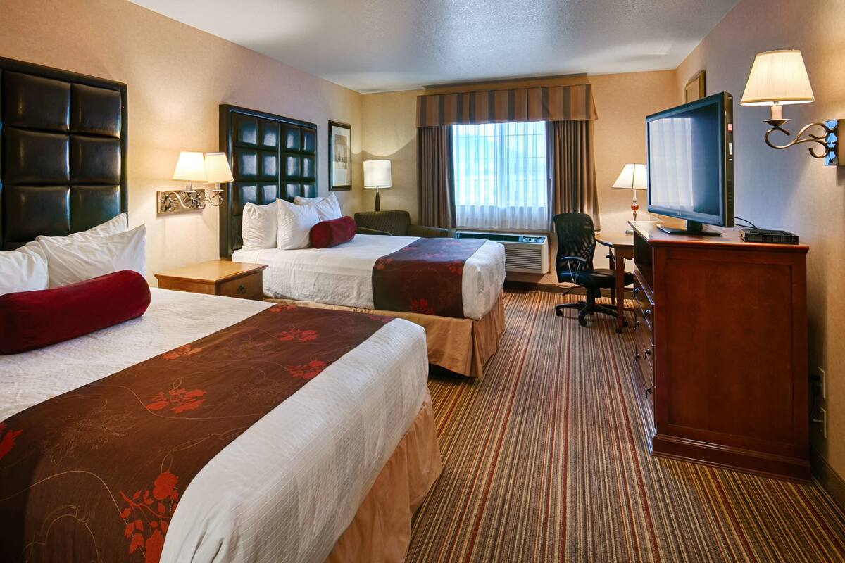 Desk, iron/ironing board, WiFi (free), alarm clocks