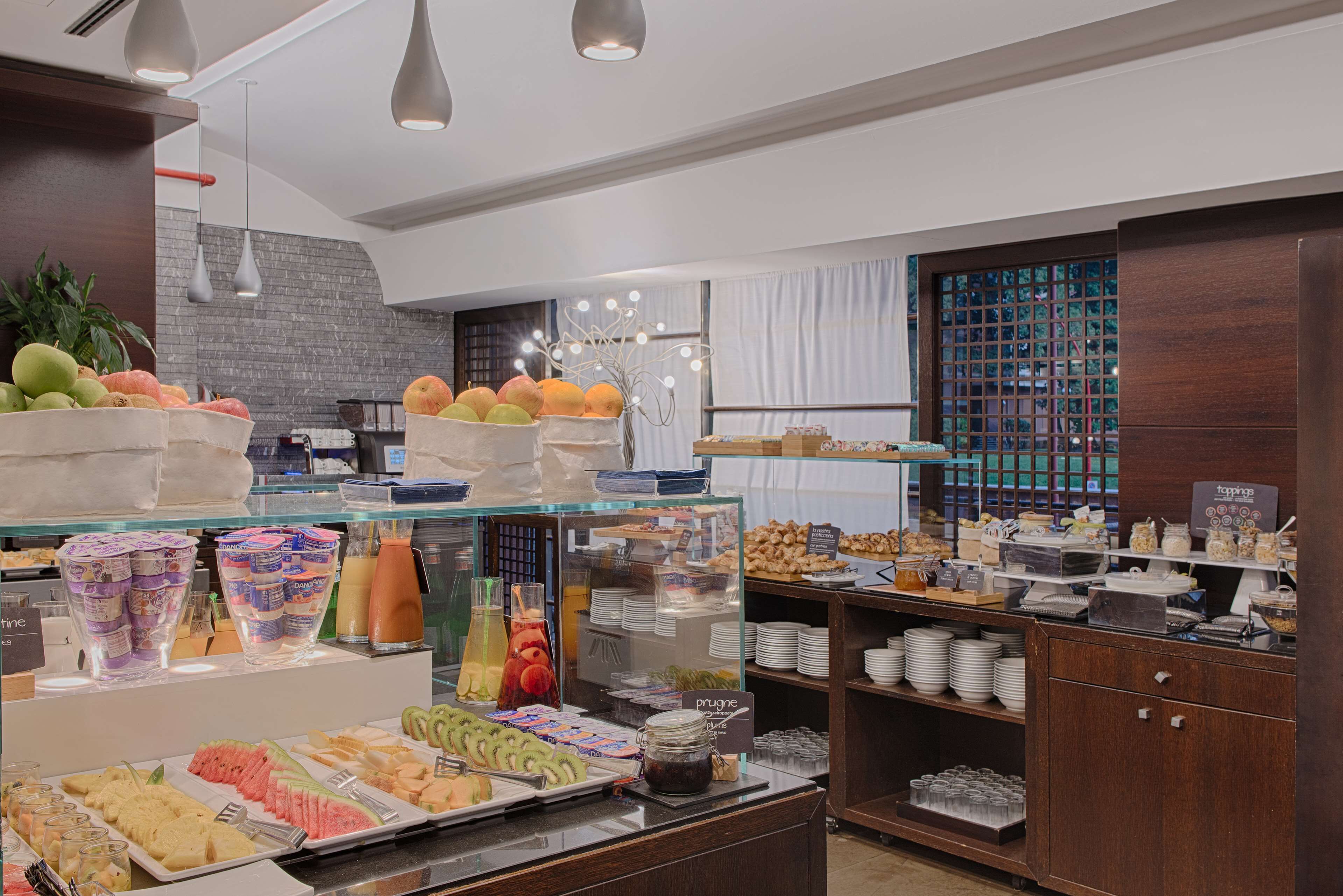 Petit déjeuner buffet servi tous les jours en supplément