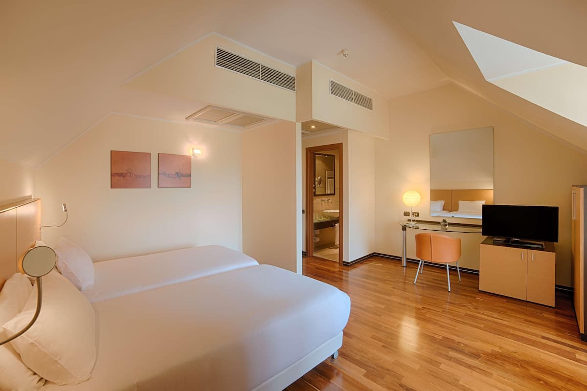 Couette en duvet d'oie, minibar, coffres-forts dans les chambres, bureau
