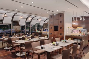 Tägliches Frühstücksbuffet gegen Gebühr