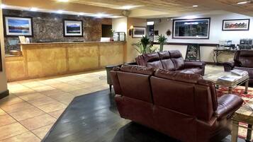 Coin salon dans le hall