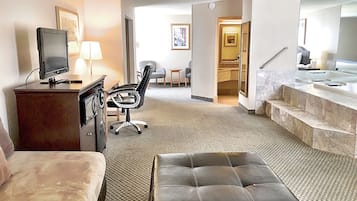 Suite, 1 Bedroom, Jetted Tub | Room amenity