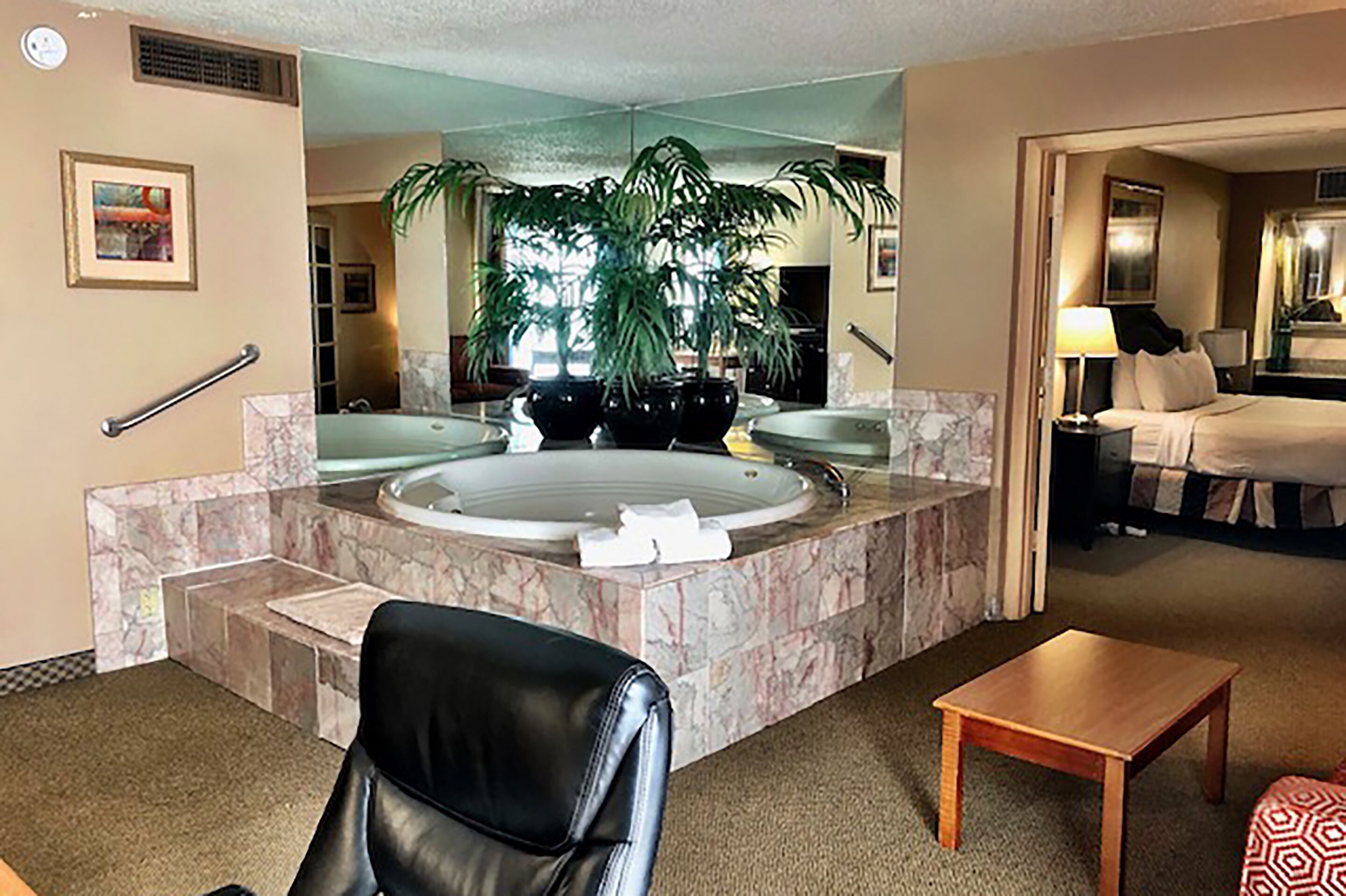 Premium Room, 1 King Bed, Jetted Tub | Jetted bathtub