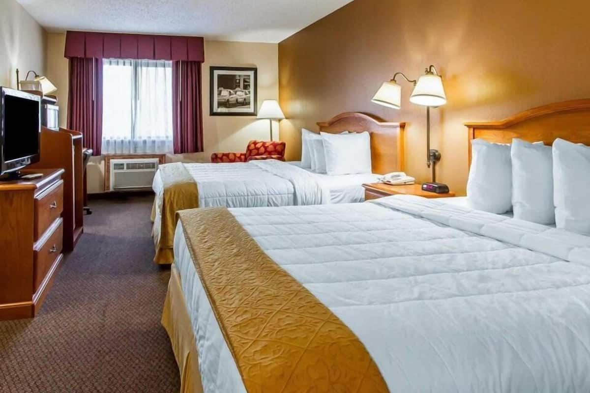 Caja de seguridad en la habitación, escritorio y cortinas blackout