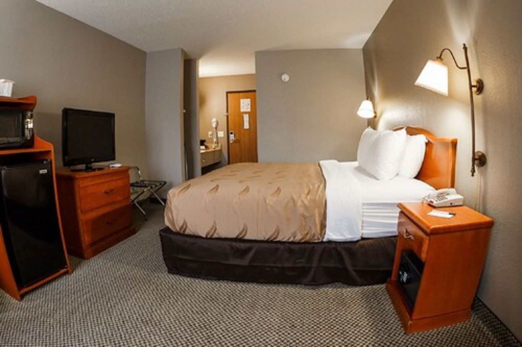 Caja de seguridad en la habitación, escritorio y cortinas blackout 