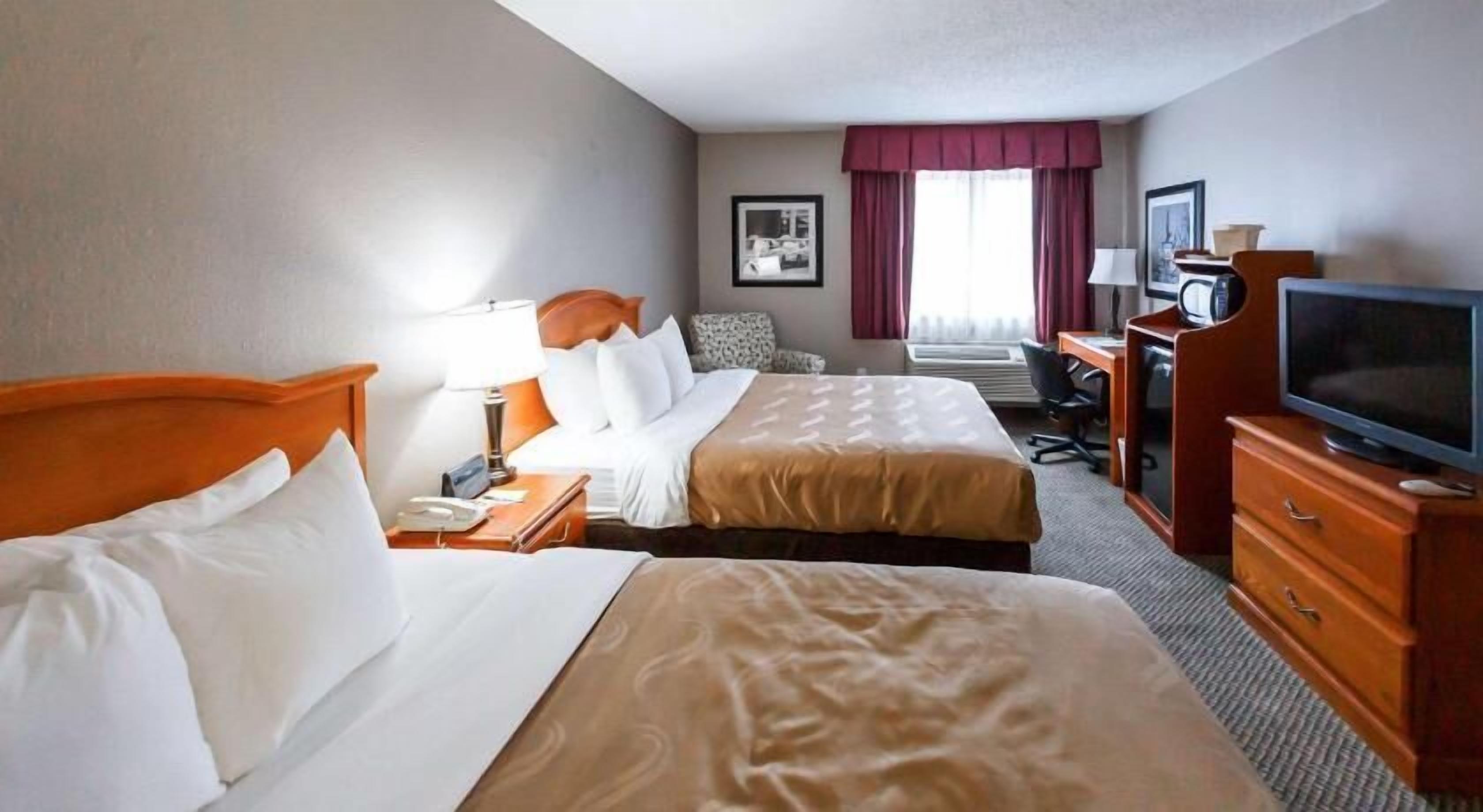 Caja de seguridad en la habitación, escritorio y cortinas blackout 