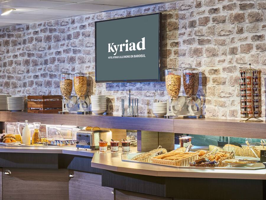 Daily buffet breakfast (EUR 14.90 per person)