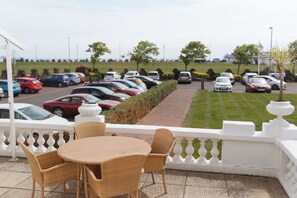 Lunch and dinner served, British cuisine - The Palace Hotel & Spa (Paignton)