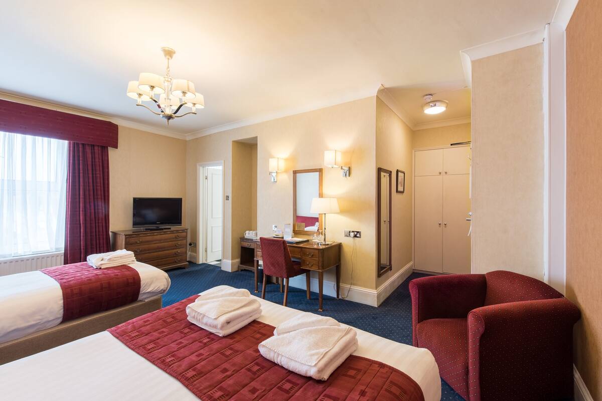 classic triple room (standard) | 1 bedroom, desk, iron/ironing board, free wifi