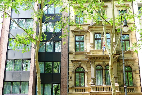 Vista frontal de la propiedad