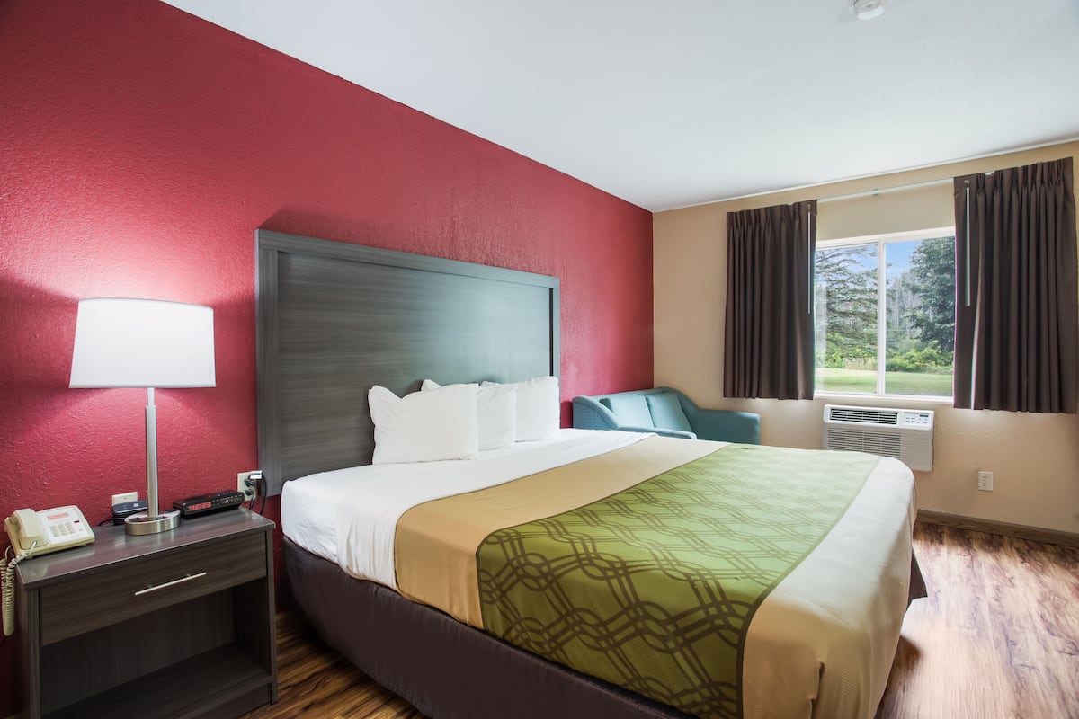 Soundproofing, iron/ironing board, rollaway beds, free WiFi