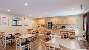 Free daily buffet breakfast