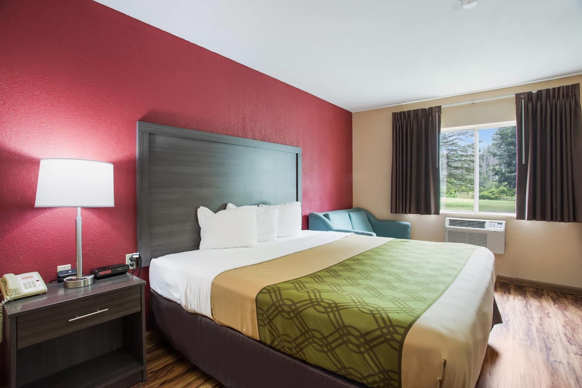 Soundproofing, iron/ironing board, rollaway beds, free WiFi