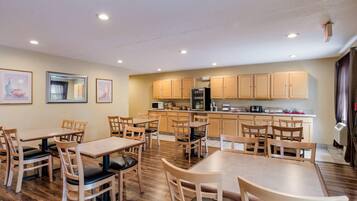 Free daily buffet breakfast