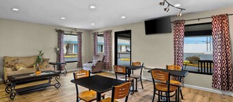 Rodeway Inn & Suites