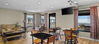 Rodeway Inn & Suites