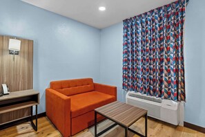 Desk, iron/ironing board, free rollaway beds, bed sheets - Rodeway Inn & Suites Brookhaven (Brookhaven)