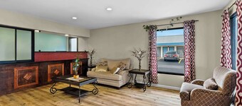 Rodeway Inn & Suites