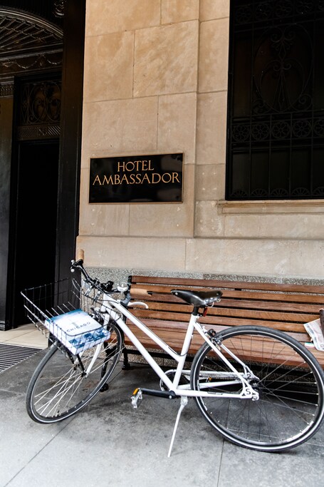 Ambassador Chicago, part of JdV by Hyatt - Image 9