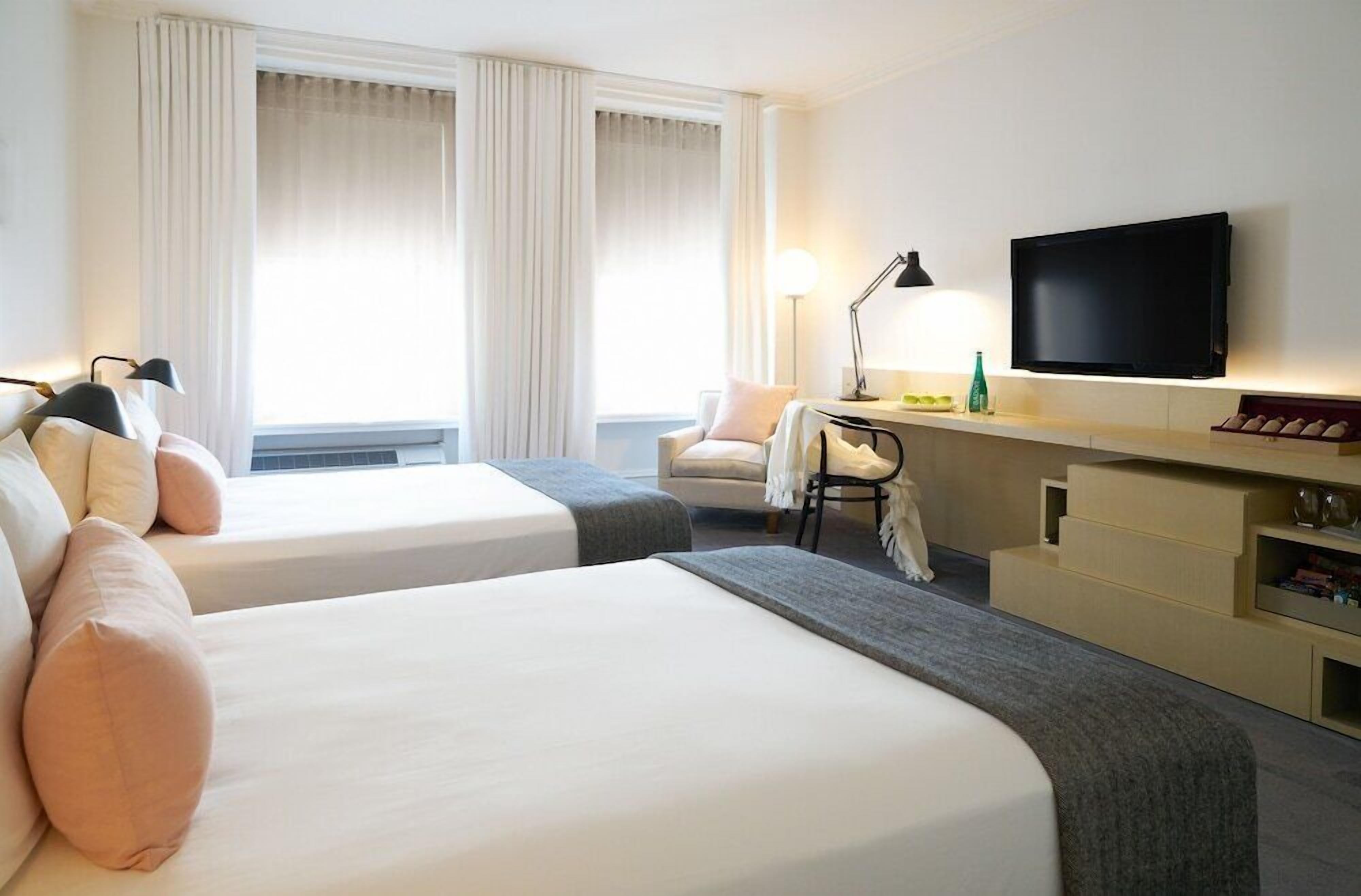 Frette Italian sheets, premium bedding, in-room safe, desk