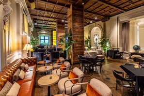 Breakfast and dinner served - The Chicago Hotel Collection Ambassador Gold Coast (Chicago)