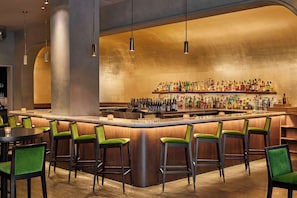 Bar (on property) - The Chicago Hotel Collection Ambassador Gold Coast (Chicago)