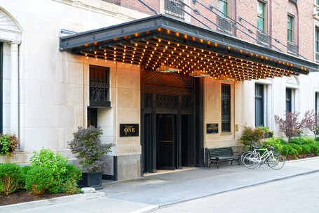 Ambassador Chicago, part of JdV by Hyatt - Image 30