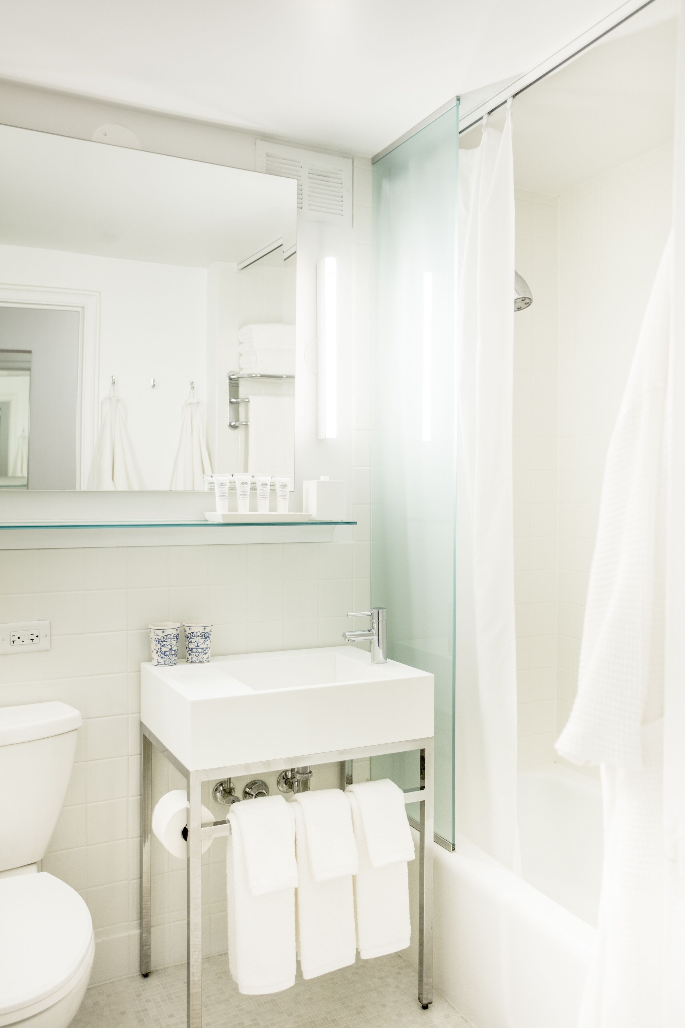 combined shower/bathtub, free toiletries, hair dryer, towels