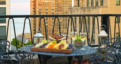 The Chicago Hotel Collection Ambassador Gold Coast