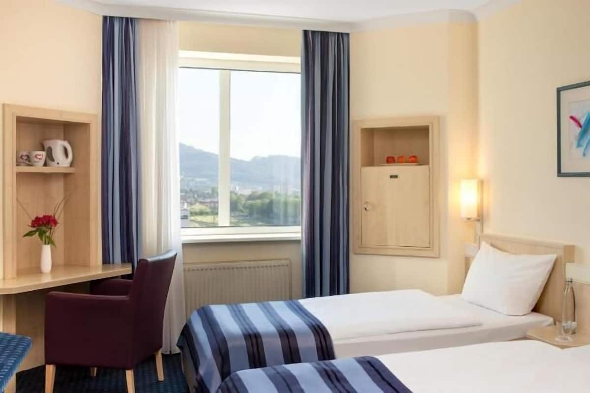 Caja de seguridad en la habitación, escritorio y insonorización