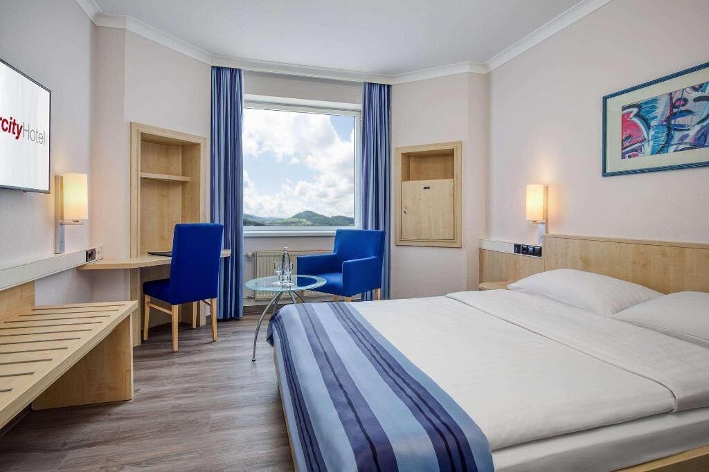 客房內保險箱、書桌、隔音、免費無線上網