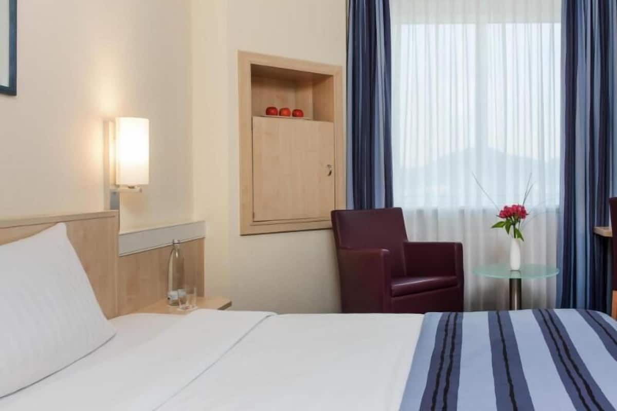 Caja de seguridad en la habitación, escritorio y insonorización