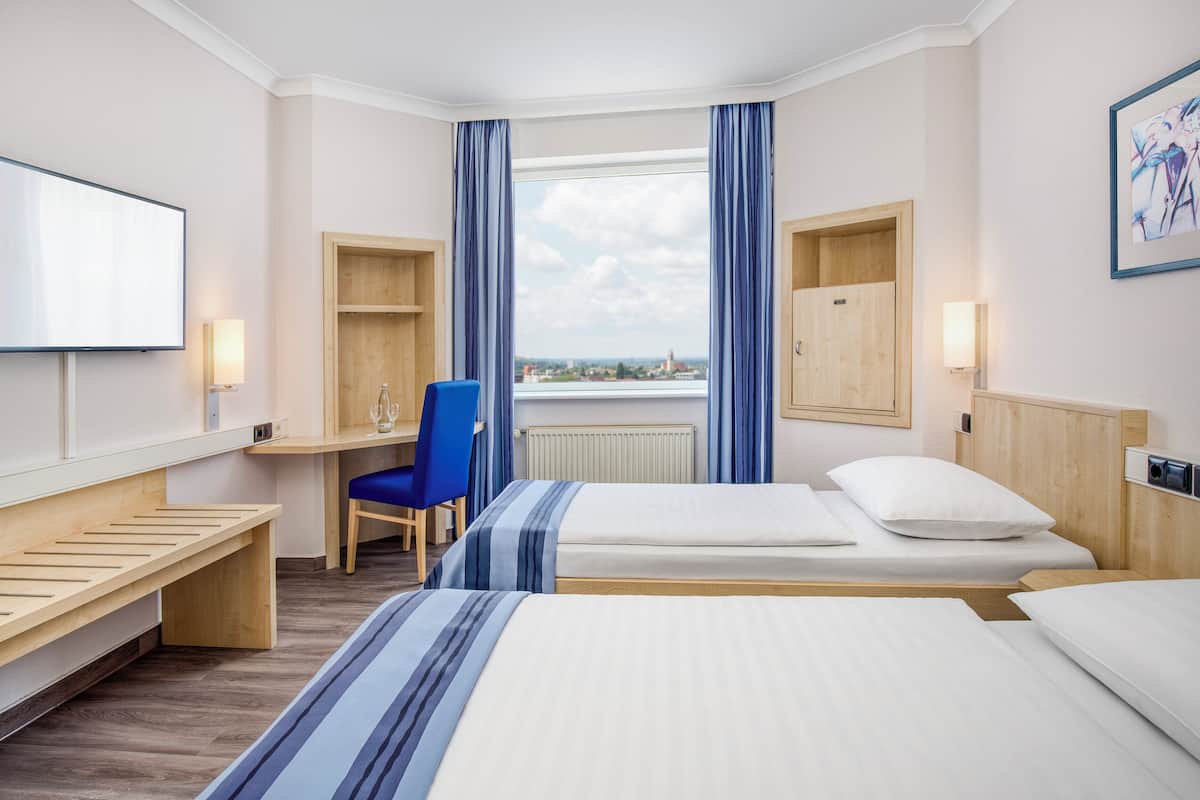 Comfort Twin Room | In-room safe, desk, soundproofing, free WiFi